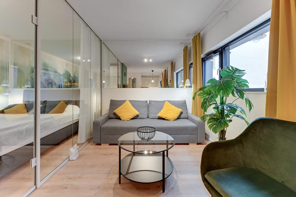 Bed, Living room, Photo of the whole room, Decorative detail, Seating area, Area and facilities