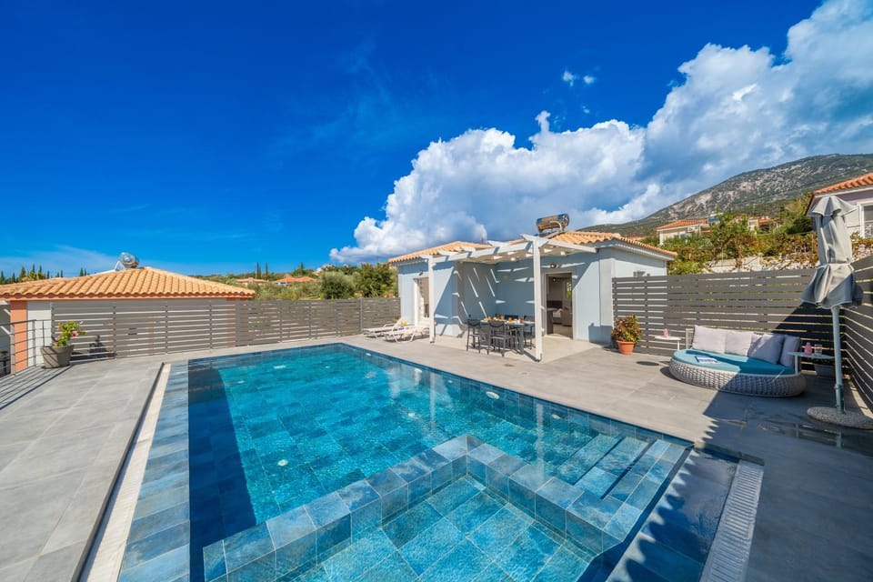 Natural landscape, Mountain view, Pool view, Swimming pool, sunbed
