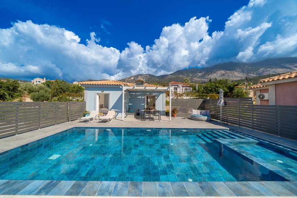 Property building, Natural landscape, Mountain view, Pool view, Swimming pool, sunbed
