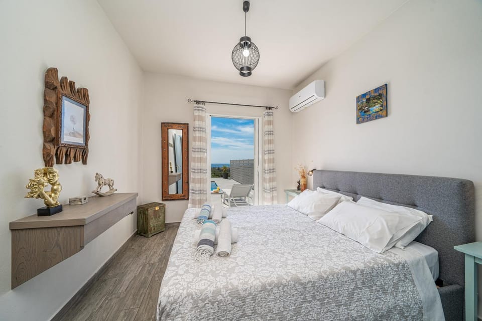 Bed, Bedroom, towels, air conditioner