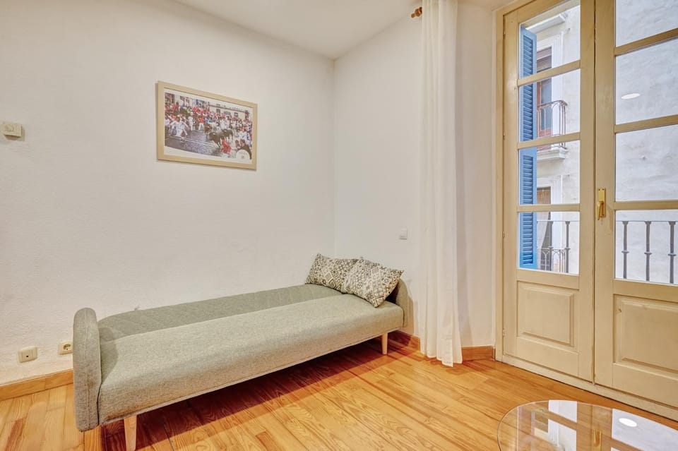 Bed, Living room