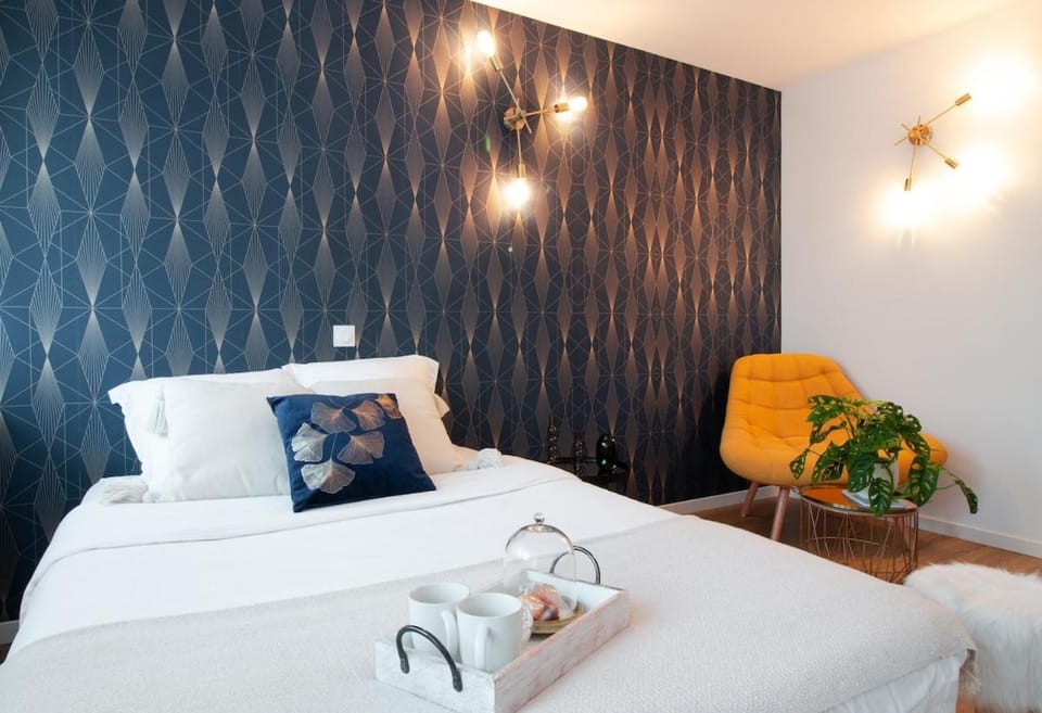 Bed, Other, Photo of the whole room, Bedroom