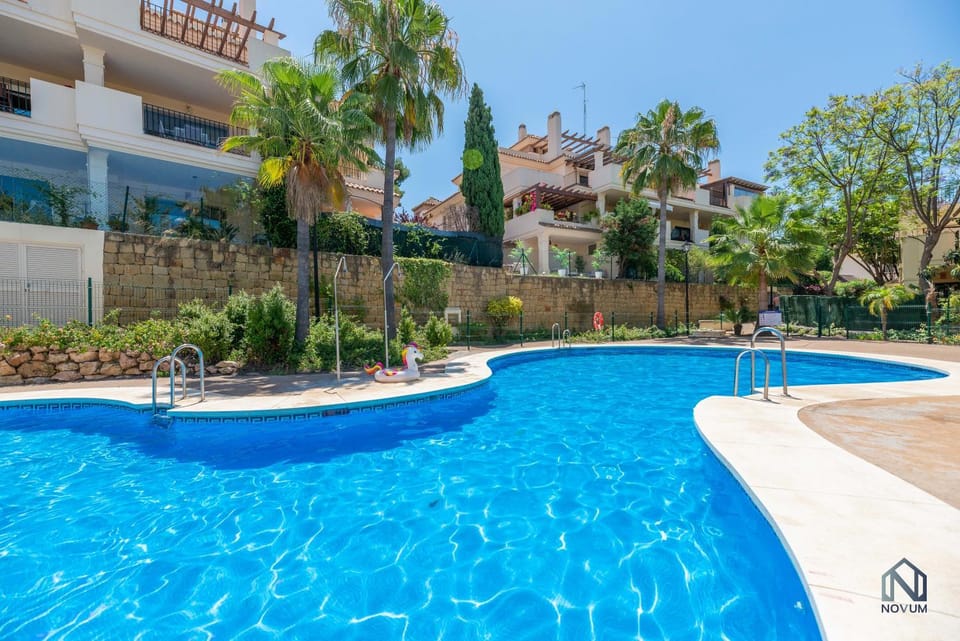 Property building, Day, Garden, Garden view, Swimming pool