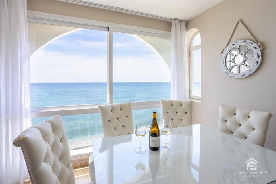 Seating area, Dining area, Sea view