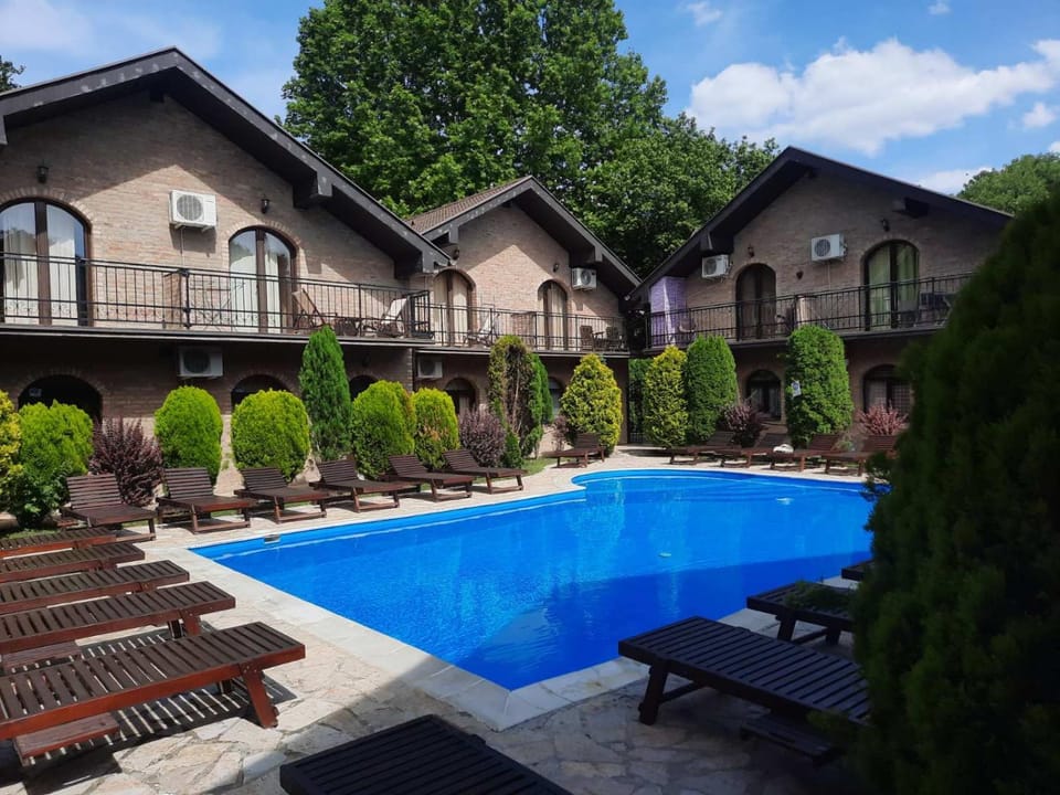 Swimming pool, sunbed
