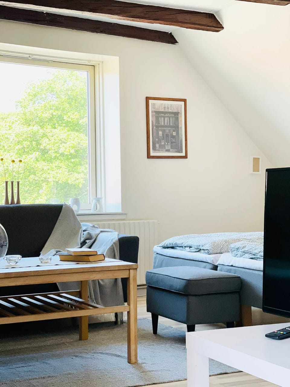 Communal lounge/ TV room, TV and multimedia, Living room, Seating area, Evening entertainment