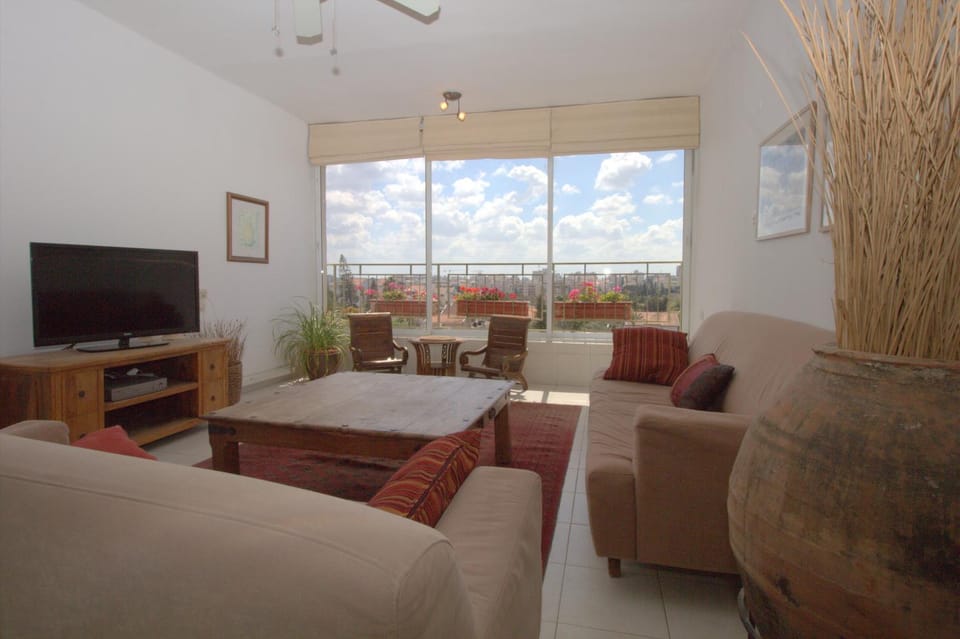 Living room, City view, Garden view