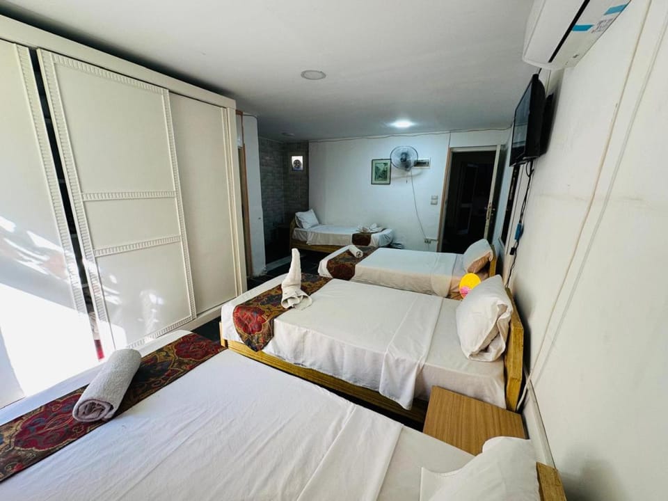 Bed, TV and multimedia, Bedroom, towels, air conditioner