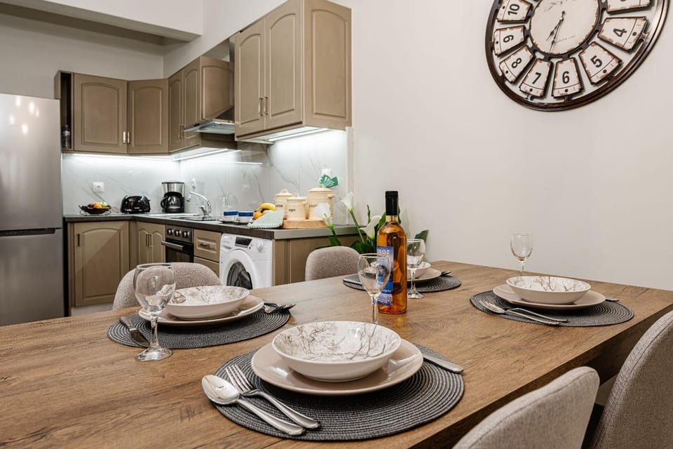 Seating area, Dining area, pet friendly, stove
