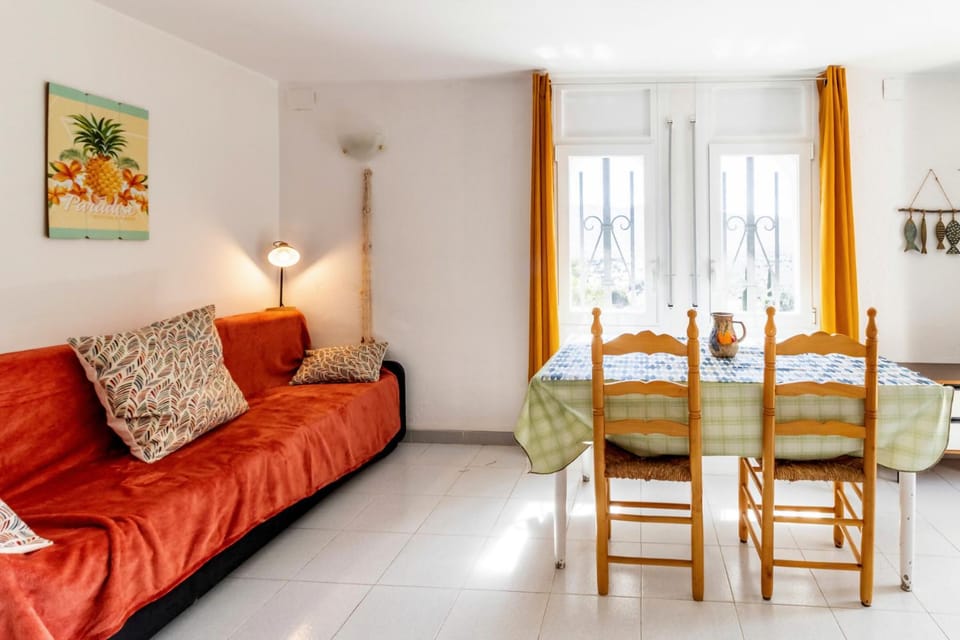 Grifeu 12 - Estudio con vistas de montaña y costa Apartment in Alt Empordà