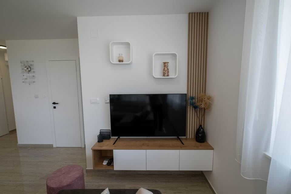 Communal lounge/ TV room, TV and multimedia, Evening entertainment