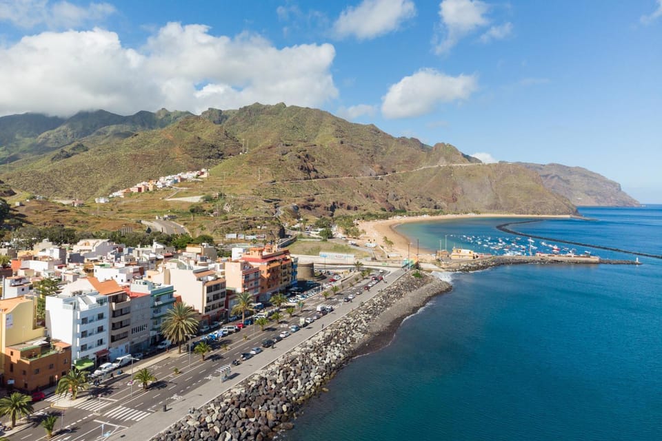 Nearby landmark, Day, Neighbourhood, Natural landscape, Bird's eye view, Beach, City view, Mountain view, Sea view, Location