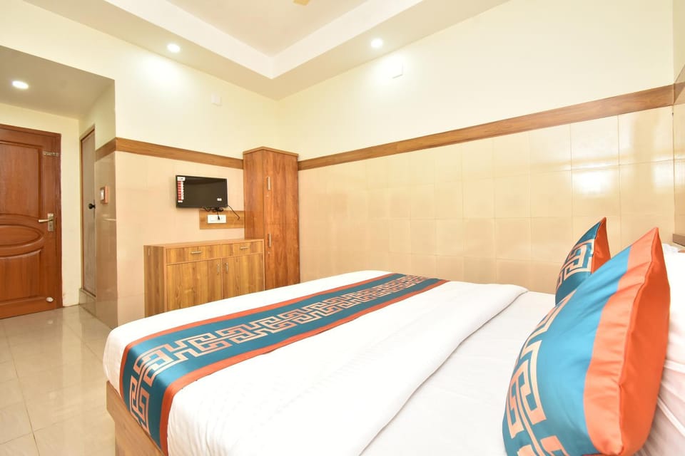 Communal lounge/ TV room, TV and multimedia, Bedroom, wardrobe