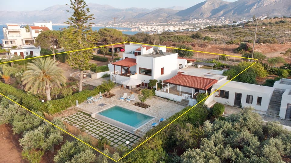 Property building, Bird's eye view, Garden, Swimming pool, Swimming pool