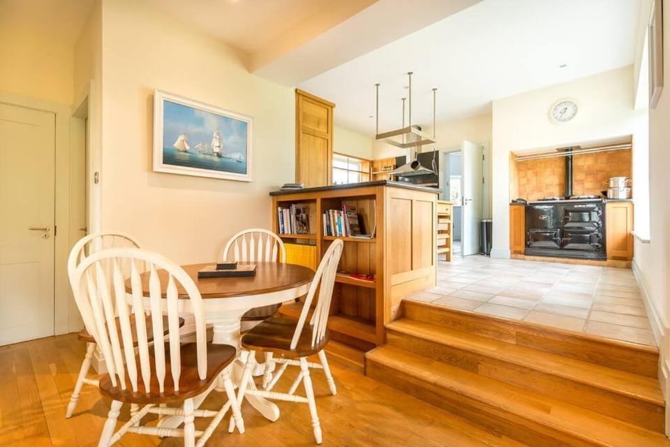 Country Setting in the Middle of Dingle Town. House in Dingle