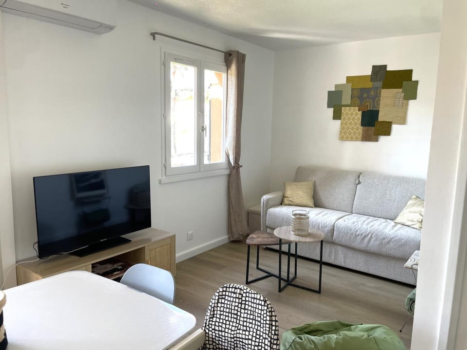 Le Cocon vert T2 St Aygulf à 30m de la mer Apartment in Fréjus