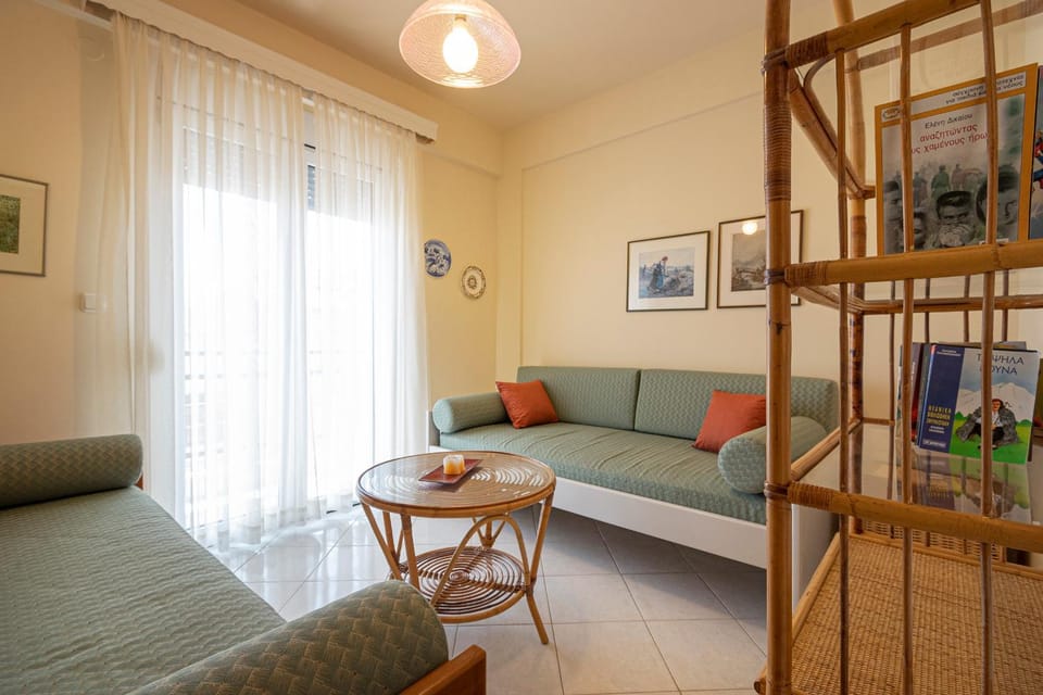 Living room, Photo of the whole room, Seating area