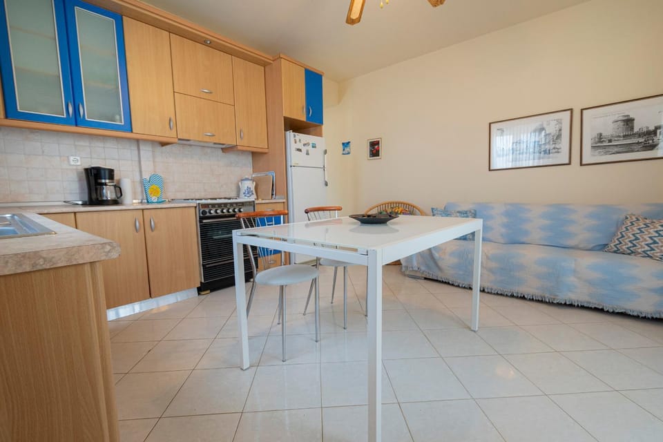 Kitchen or kitchenette, Living room, Photo of the whole room, Seating area, Dining area