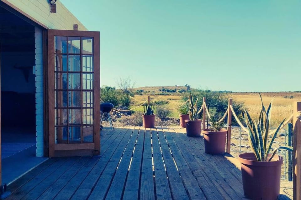 Peaceful Chalet with Vineyard View. Apartment in South Africa