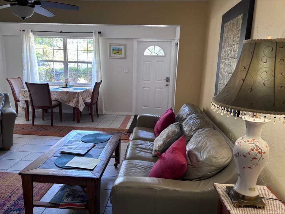 Cozy Cottage near Beaches and Downtown Sarasota VR-00163 House in Sarasota