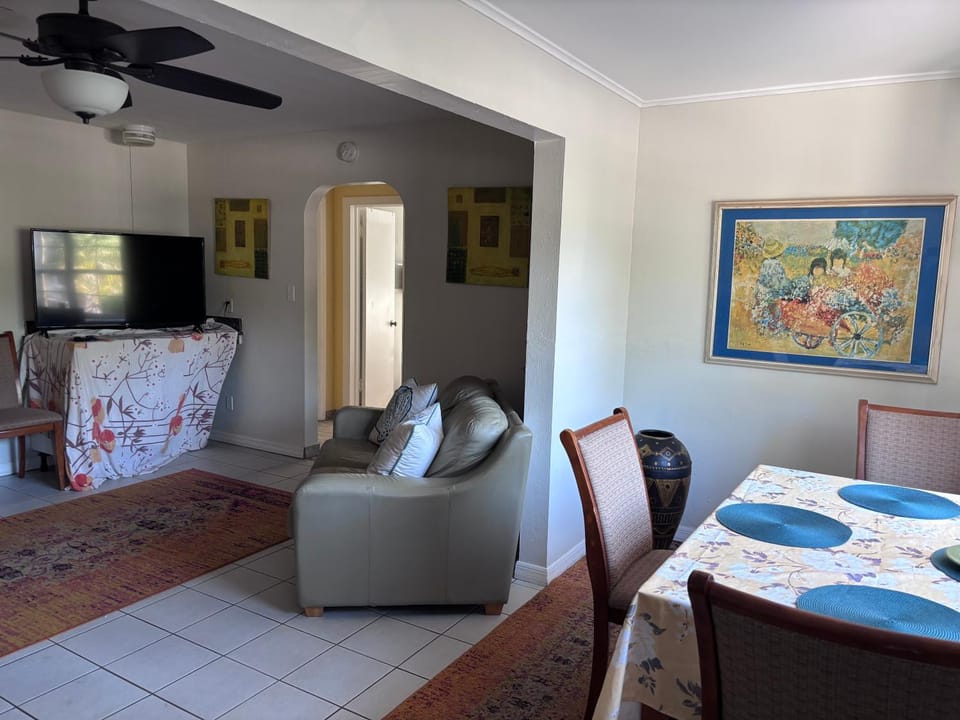 Cozy Cottage near Beaches and Downtown Sarasota VR-00163 House in Sarasota