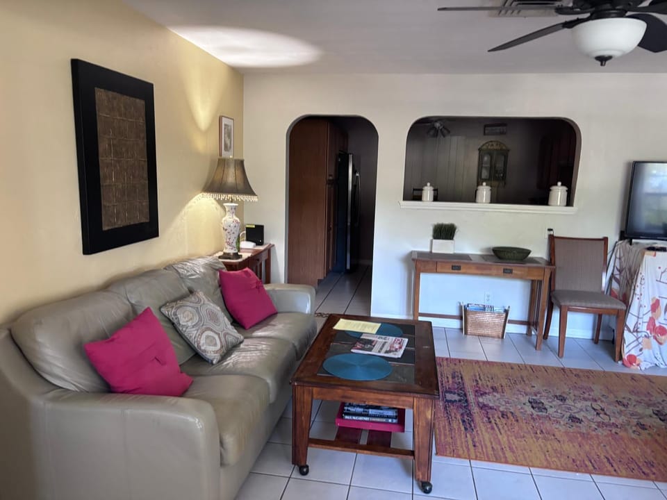Cozy Cottage near Beaches and Downtown Sarasota VR-00163 House in Sarasota