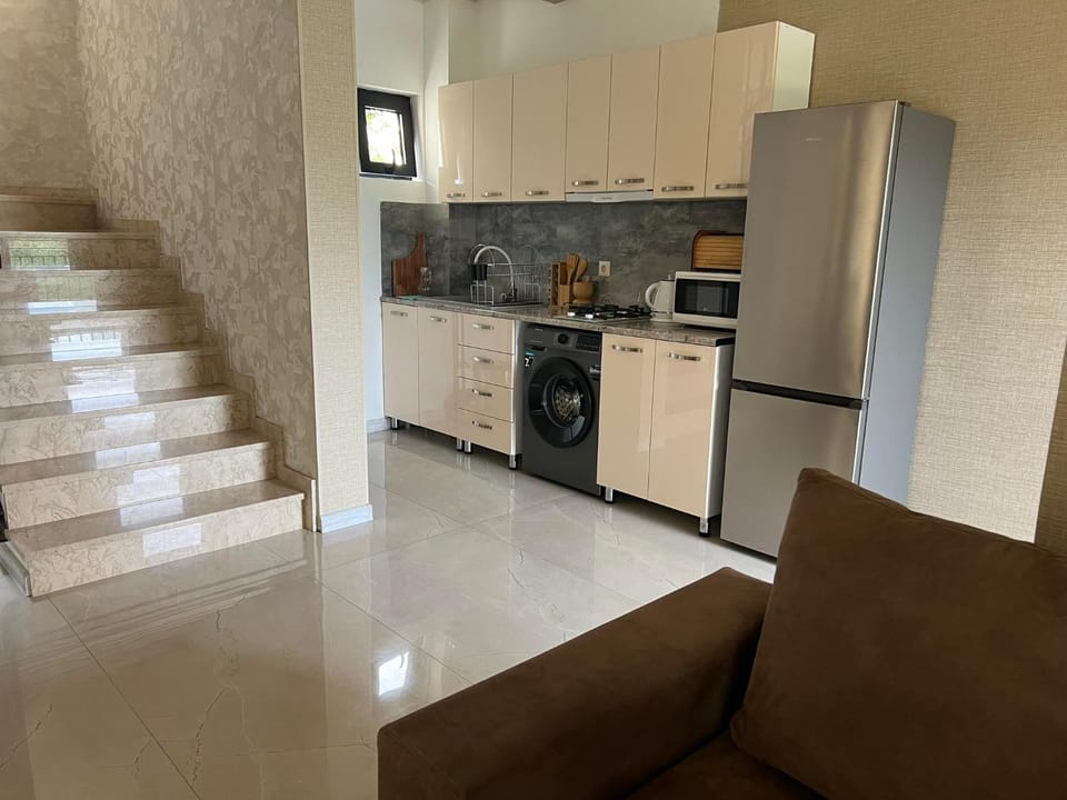 Kitchen or kitchenette, Seating area, minibar, stove