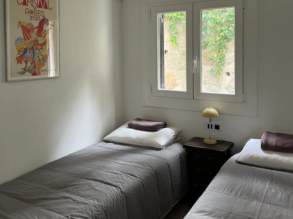 Bed, Balcony/Terrace, Beach, Bedroom, Sea view, Parking, fireplace, locker, air conditioner