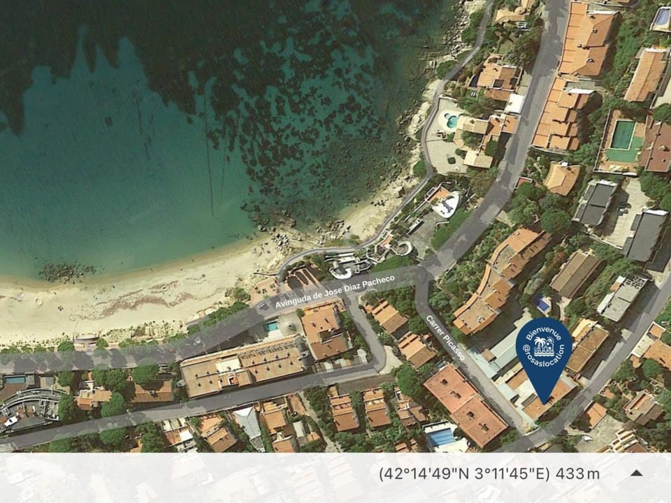 Natural landscape, Bird's eye view, Balcony/Terrace, Beach, Sea view, Parking, fireplace, locker, air conditioner