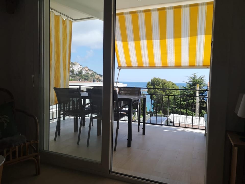 Natural landscape, View (from property/room), Balcony/Terrace, Beach, Sea view, Parking, fireplace, locker, air conditioner