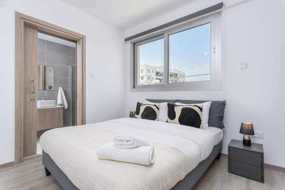 Bed, Bathroom, Bedroom, towels