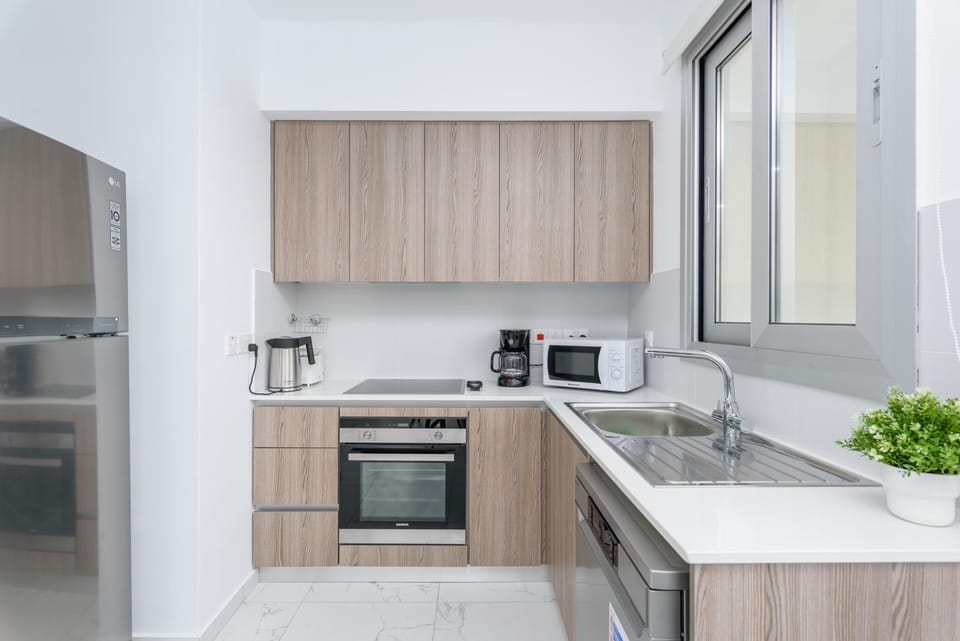 Coffee/tea facilities, Kitchen or kitchenette, microwave, oven, stove, toaster