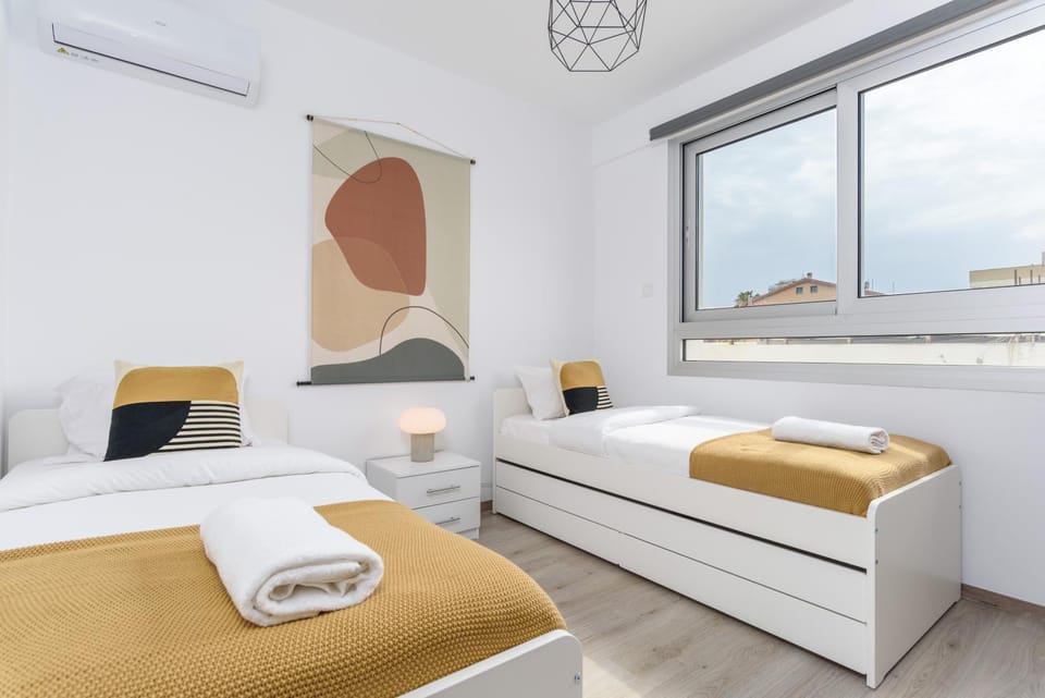 Bed, Bedroom, towels, air conditioner