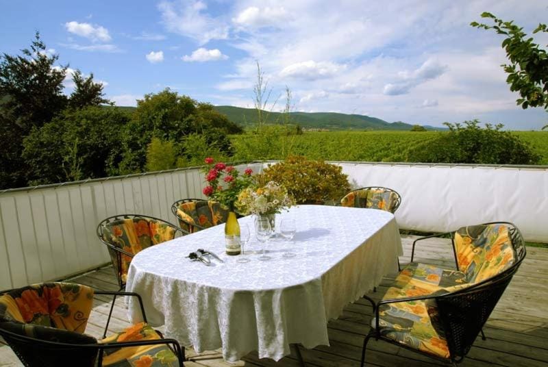 Natural landscape, View (from property/room), Balcony/Terrace, Dining area, Mountain view
