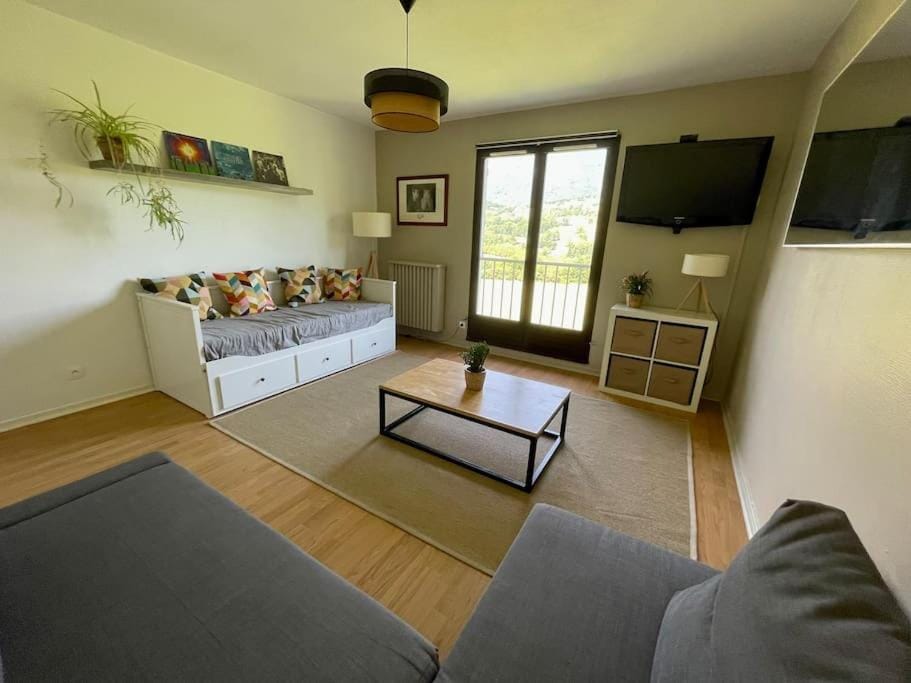 Living room, Bedroom
