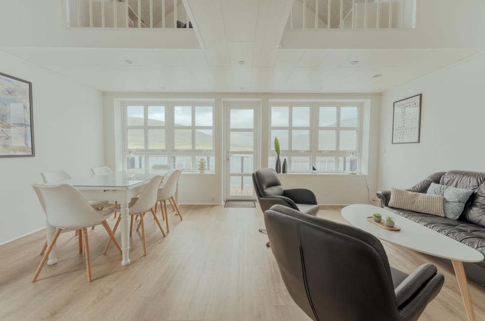 Living room, Seating area, Dining area