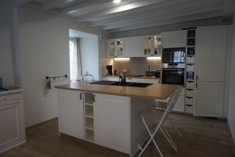 Kitchen or kitchenette, minibar, oven, pet friendly, stove