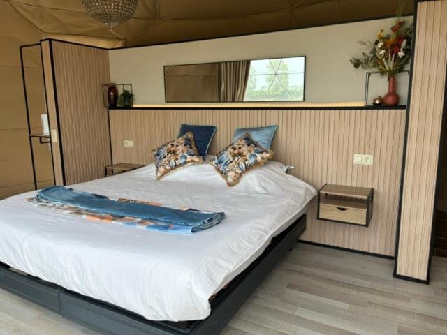 Glamping De Coude Scheure Luxury tent in Middelkerke