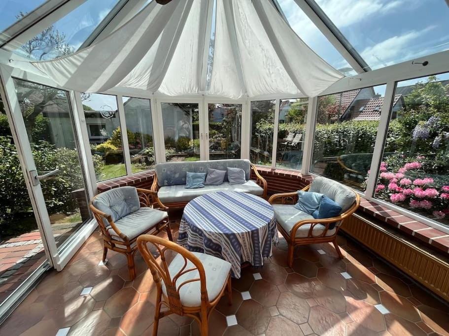 Garden, View (from property/room), Seating area, Dining area, Garden view