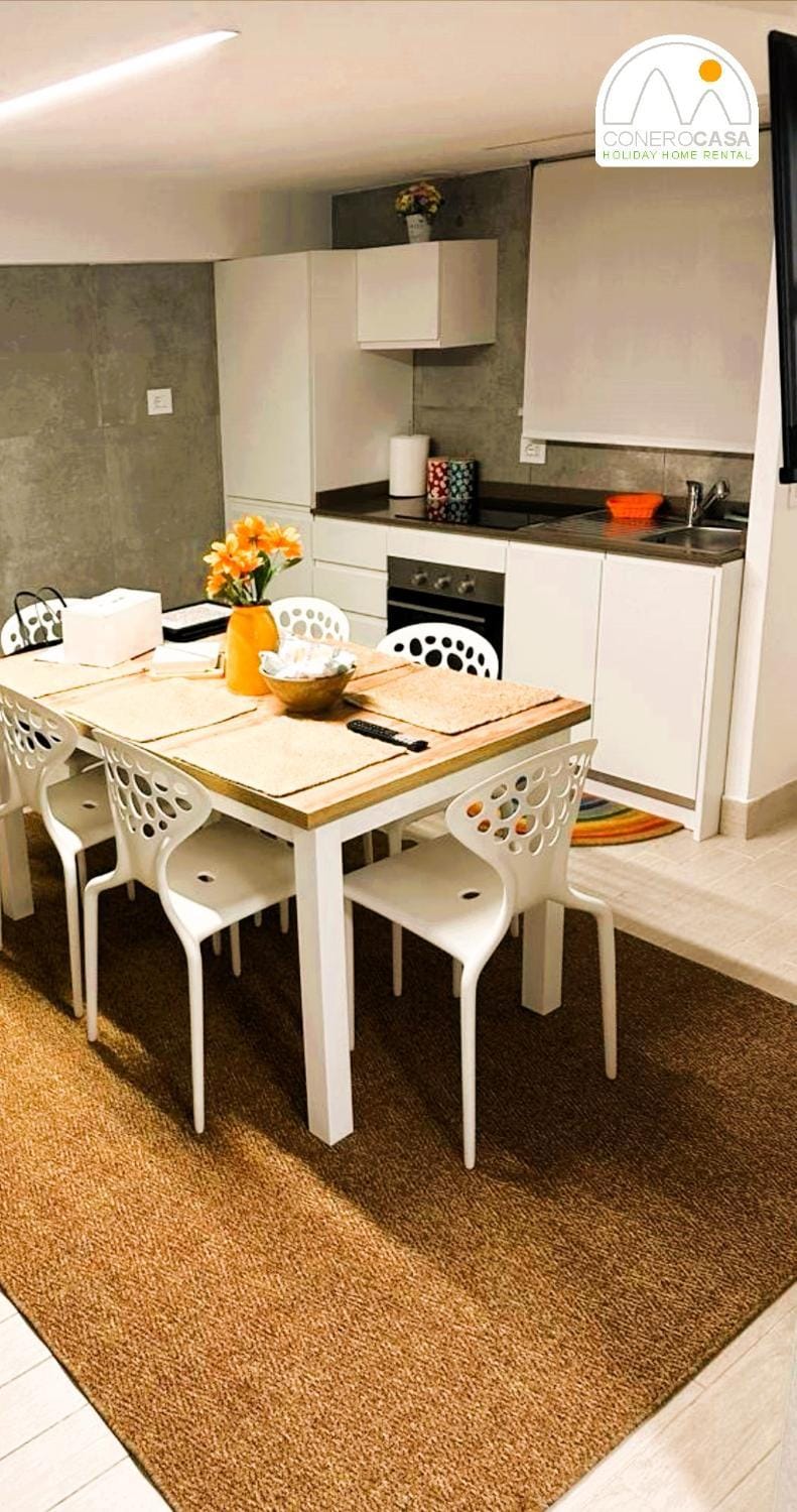 Kitchen or kitchenette, Dining area, minibar, stove