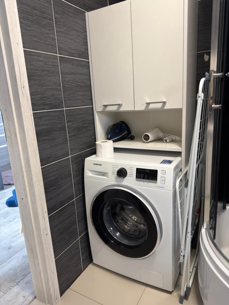 Bathroom, washing machine