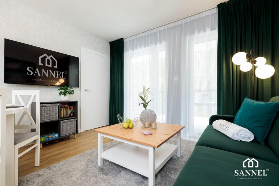TV and multimedia, Living room, Decorative detail, Seating area, Logo/Certificate/Sign, On site