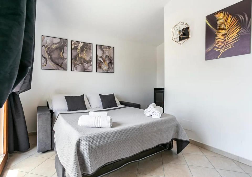 Bed, Living room