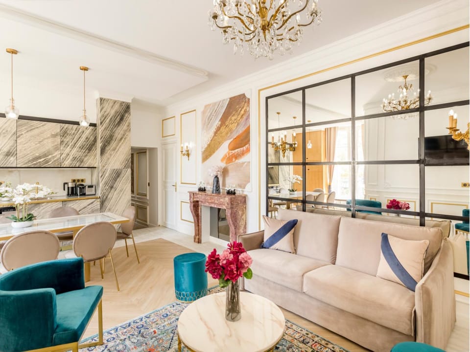 TV and multimedia, Coffee/tea facilities, Kitchen or kitchenette, Living room, Dining area