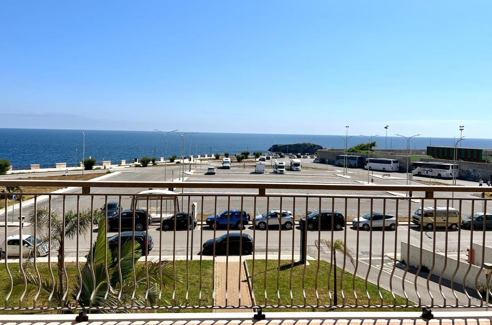 Property building, Day, Neighbourhood, Natural landscape, Bird's eye view, Balcony/Terrace, Sea view, Parking