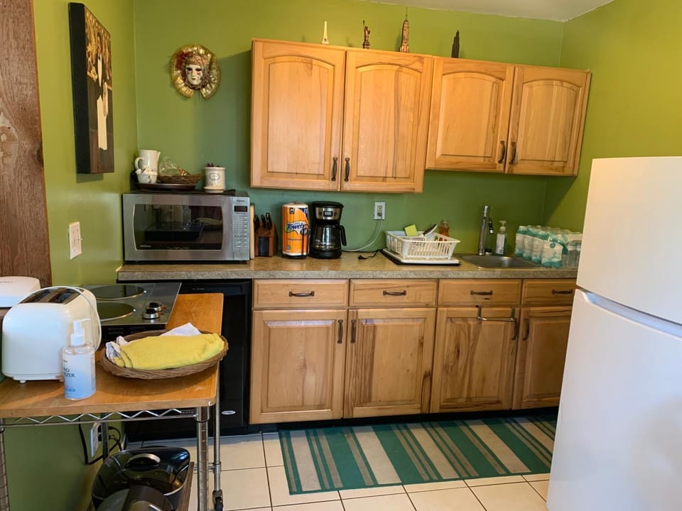 Kitchen or kitchenette, dishwasher, oven, stove