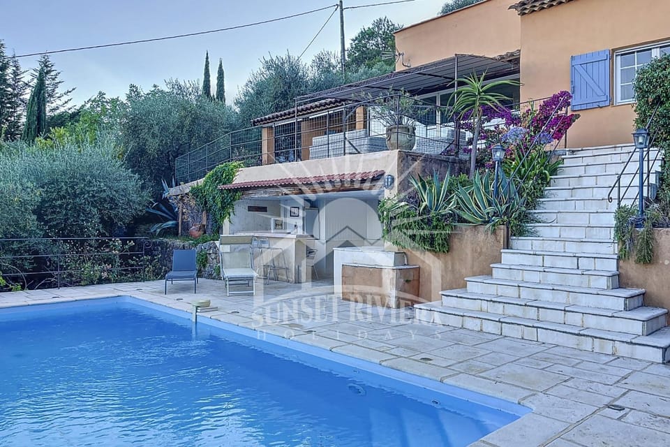 LES OLIVIERS Villa for 6 By Sunset Villa in Grasse