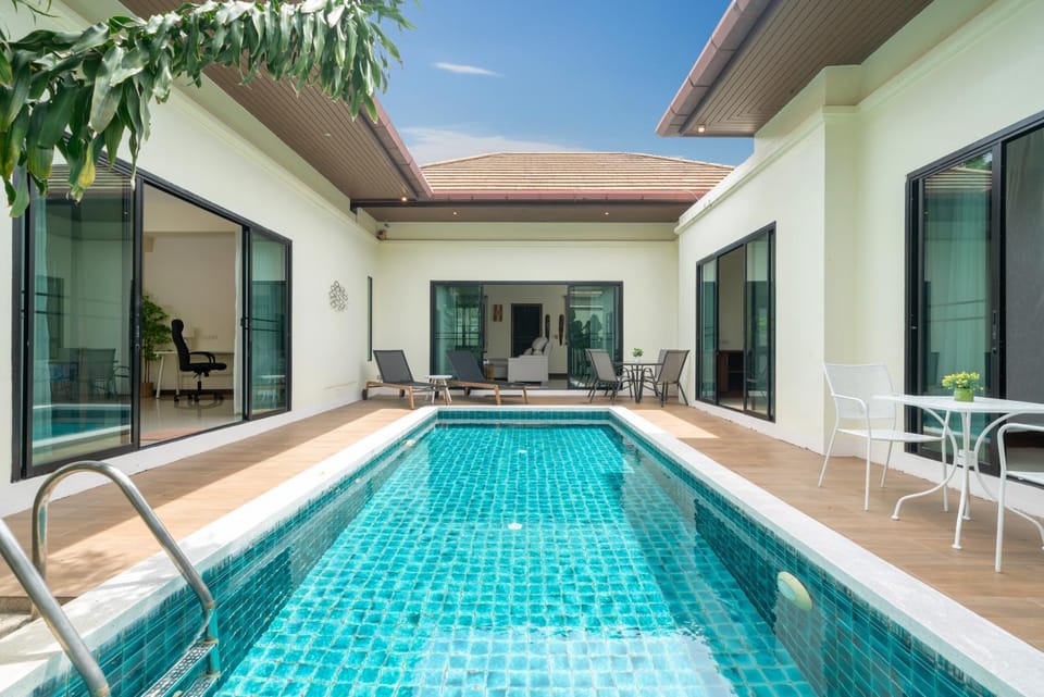 Patio, Day, Pool view, Swimming pool, sunbed