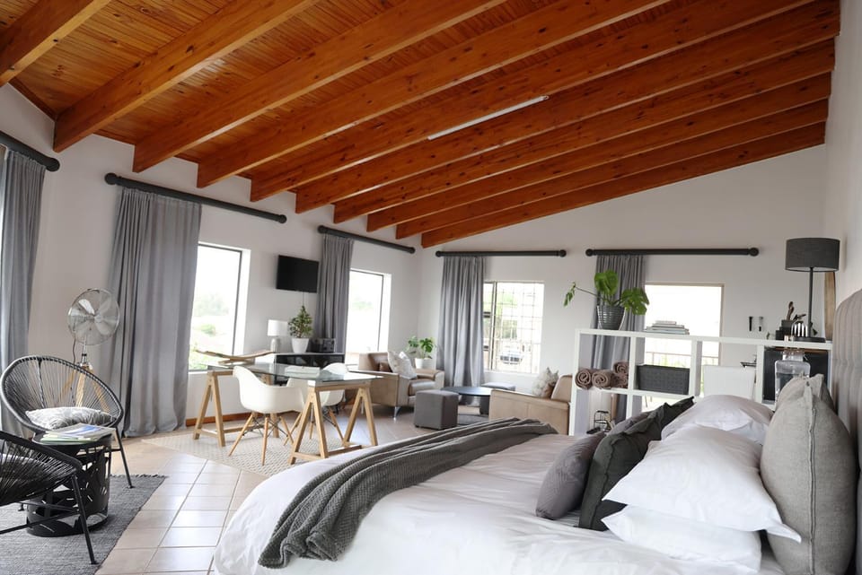 Bed, Living room, Photo of the whole room, Bedroom