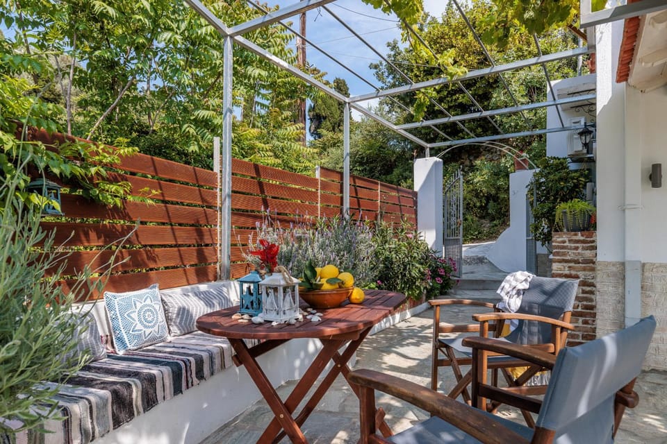 Karderina Cozy Cottage by the River Villa in Skopelos